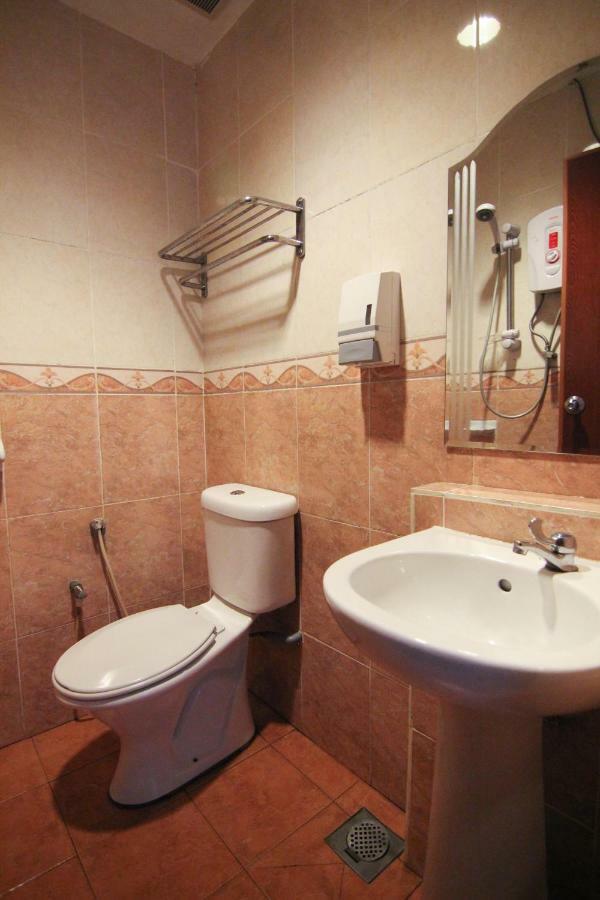 Rose Cottage Hotel Taman Daya Джохор-Бару Экстерьер фото